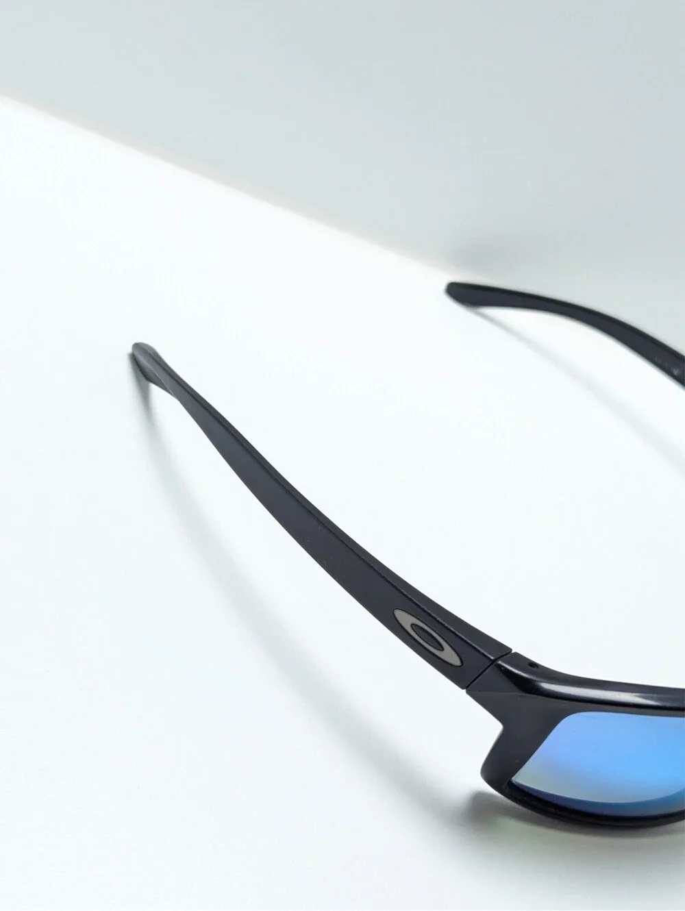 Oakley Gibston Blue Mirrored Black Wraparound Men's Sport Sunglasses 61-17-132